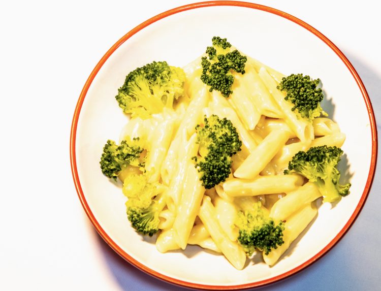 Makaron z sosem serowym i brokułami blog kulinarny smakowite historie