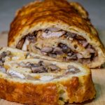 keto rolada serowa z kurczakiem i pieczarkami