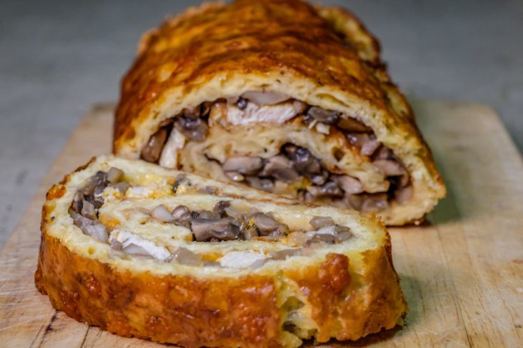 keto rolada serowa z kurczakiem i pieczarkami